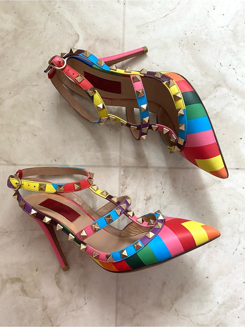 $1195 Valentino Garavani 1973 Rockstud Rainbow Chevron Pointed Toe Pumps Heels 6